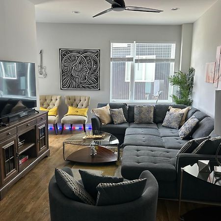 Luxury Townhome Skyline Views Mins To Dt Нэшвилл Экстерьер фото