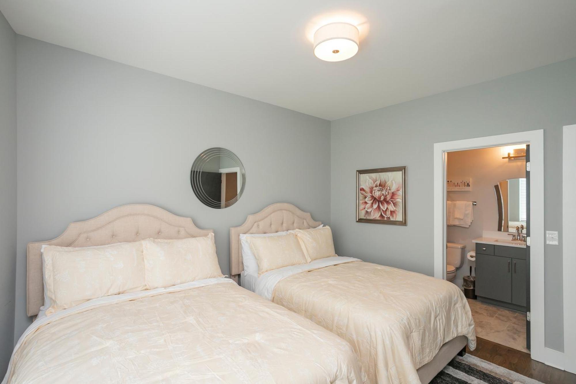 Luxury Townhome Skyline Views Mins To Dt Нэшвилл Экстерьер фото