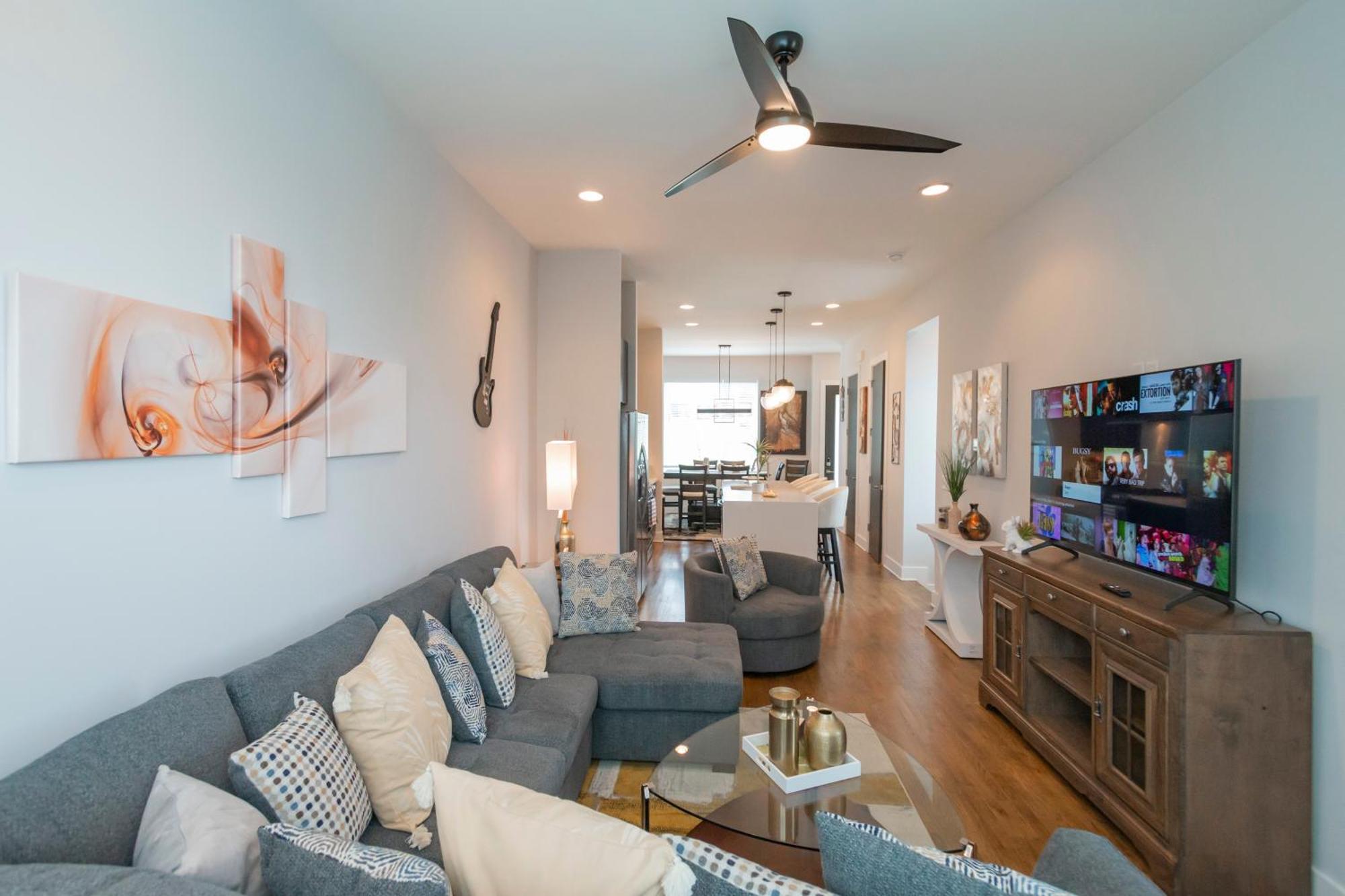 Luxury Townhome Skyline Views Mins To Dt Нэшвилл Экстерьер фото