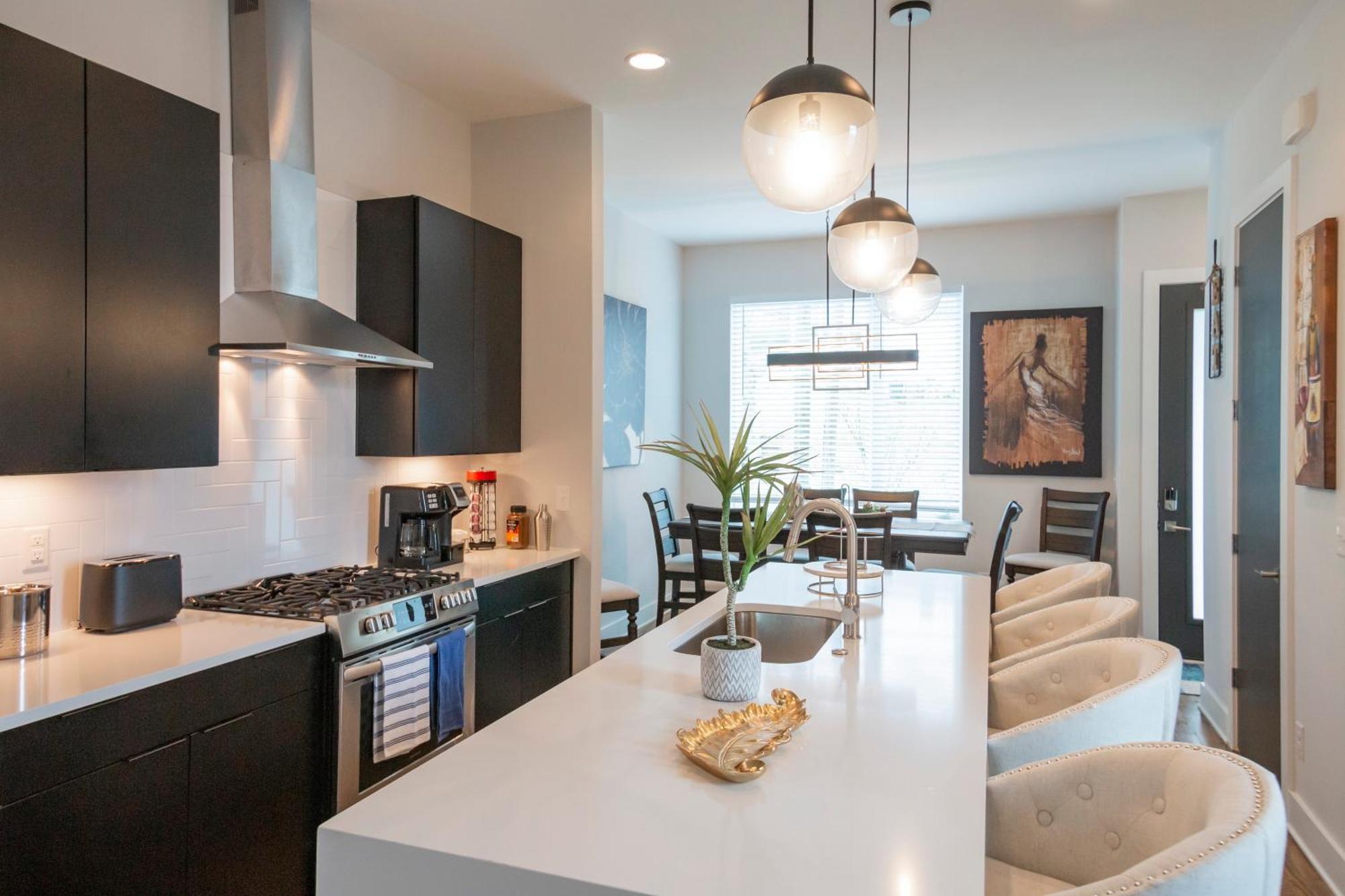 Luxury Townhome Skyline Views Mins To Dt Нэшвилл Экстерьер фото